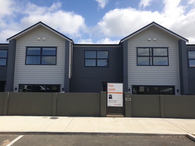 27 Karearea Avenue, Kenepuru, Porirua - Carousel 1