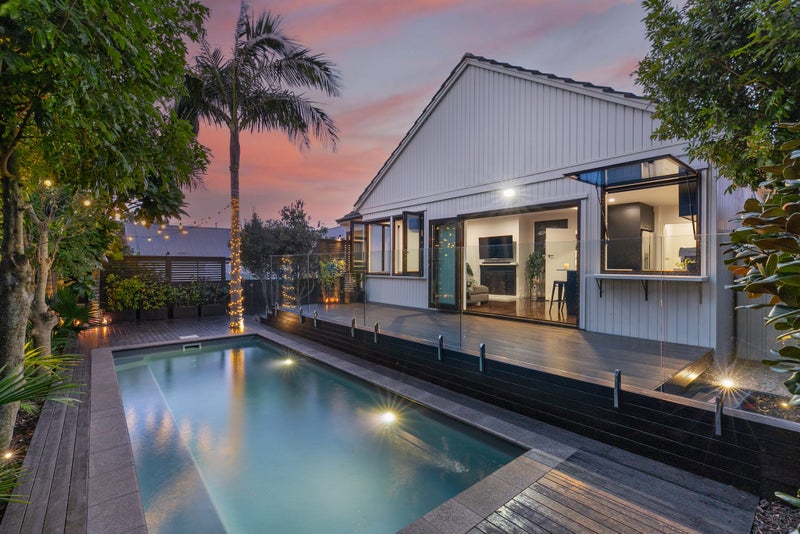 3 Tutuki Street, Waterview, Auckland - Carousel 1