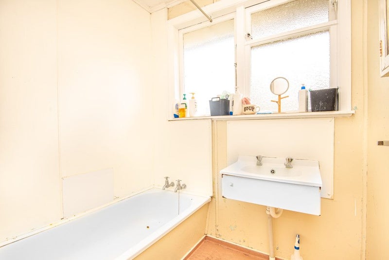 105 Champion Street, Cannons Creek, Porirua - Carousel 14