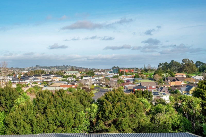 14 Seaglen Place, Botany Downs, Auckland - Carousel 1