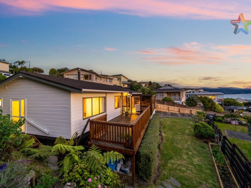 11 Hibiscus Grove, Maungaraki, Lower Hutt - Carousel 2