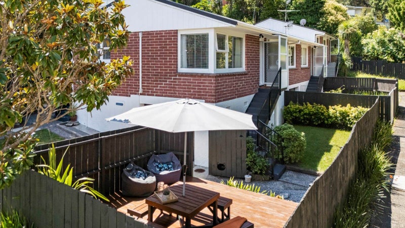 1/6 Kororo Street, Northcote, Auckland - Carousel 1