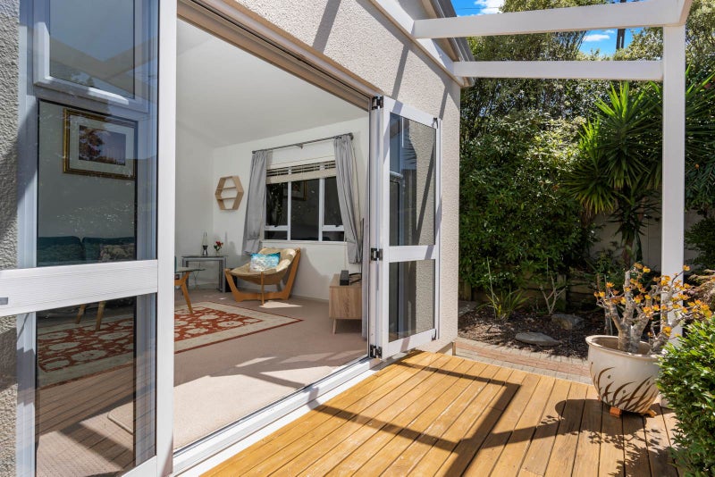 1/14 Rossmore Terrace, Murrays Bay, Auckland - Carousel 2