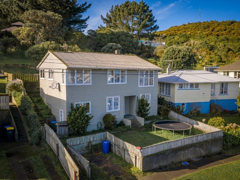 23 Northumberland Street, Cannons Creek, Porirua - Carousel 1