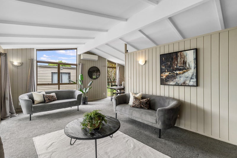 2 Holloway Place, Forest Lake, Hamilton - Carousel 2