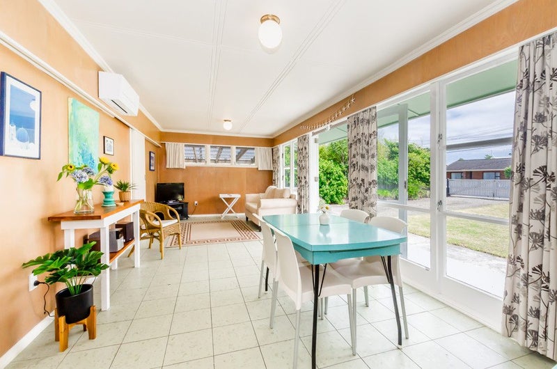 92 Manly Street, Paraparaumu Beach, Paraparaumu - Carousel 1
