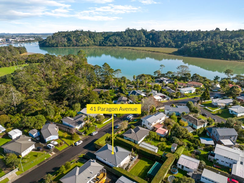 41 Paragon Avenue, Beach Haven, Auckland - Carousel 1