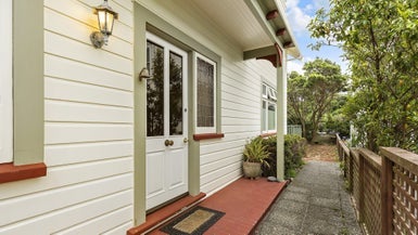 32 Apuka Street, Brooklyn, Wellington - Carousel 1