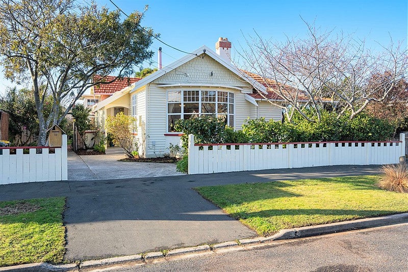 11 Nile Street, Saint Clair, Dunedin - Carousel 1