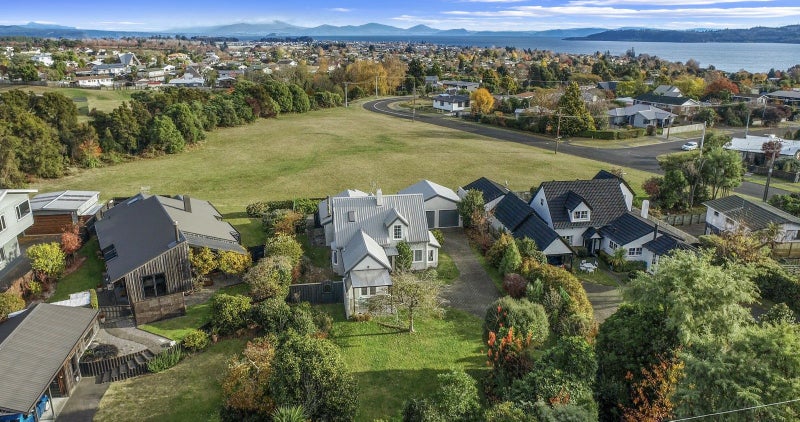 61 Chesham Avenue, Waipahihi, Taupo - Carousel 1