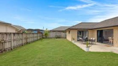 7 Derwent Place, Flagstaff, Hamilton - Carousel 1