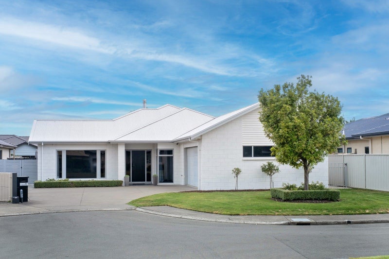 10 Donald Place, Frimley, Hastings - Carousel 1