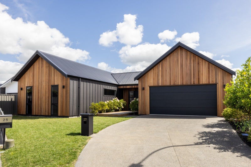 27 Gee Place, Taradale, Napier - Carousel 2