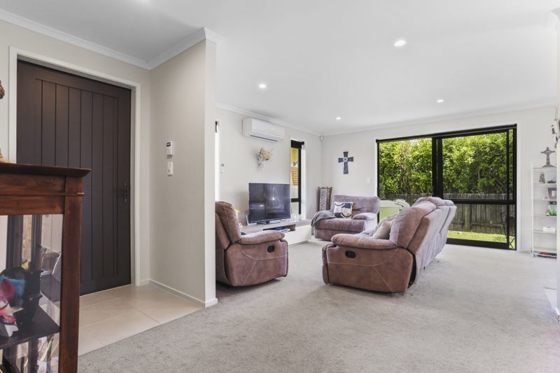 19A Gaylands Place, Opaheke, Papakura - Carousel 2