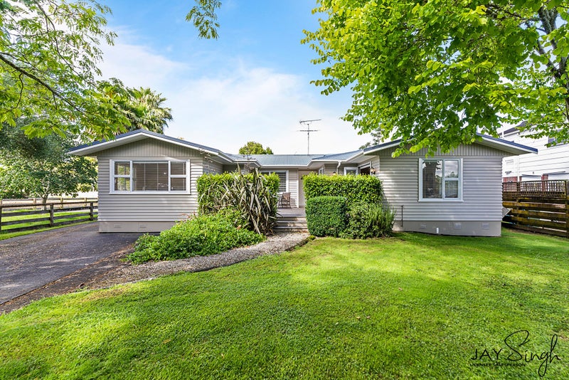 15 Monument Road, Papakura - Carousel 2