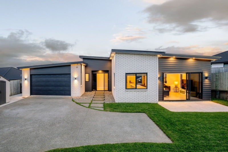 10 Kapua Crescent, Rototuna North, Hamilton - Carousel 2