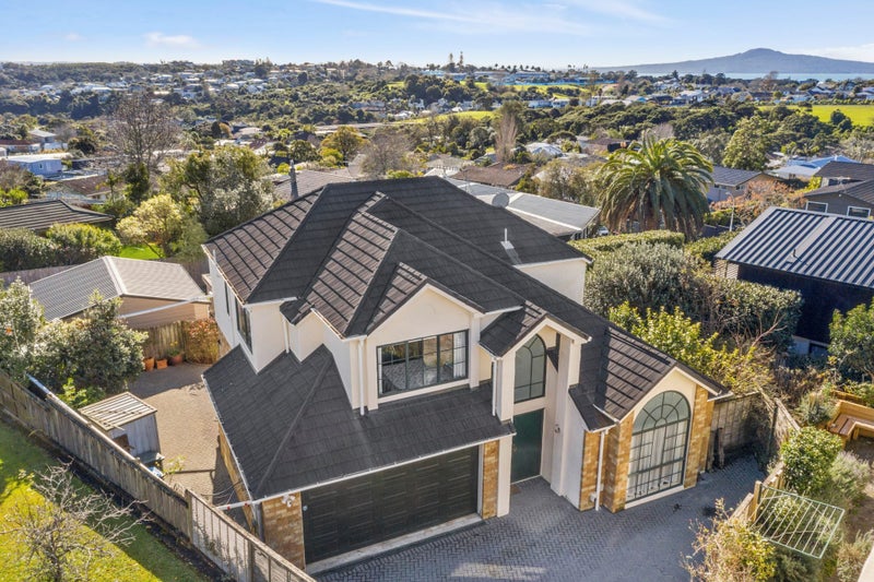 2/10 Worcester Road, Meadowbank, Auckland - Carousel 1