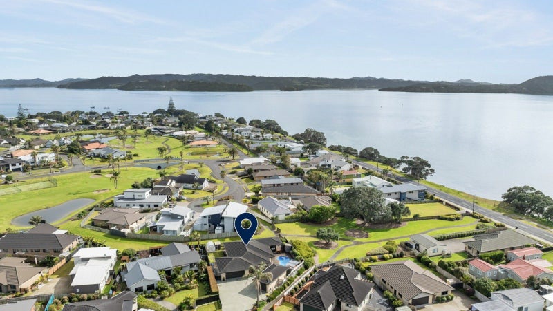 44 Bermuda Place, One Tree Point - Carousel 1