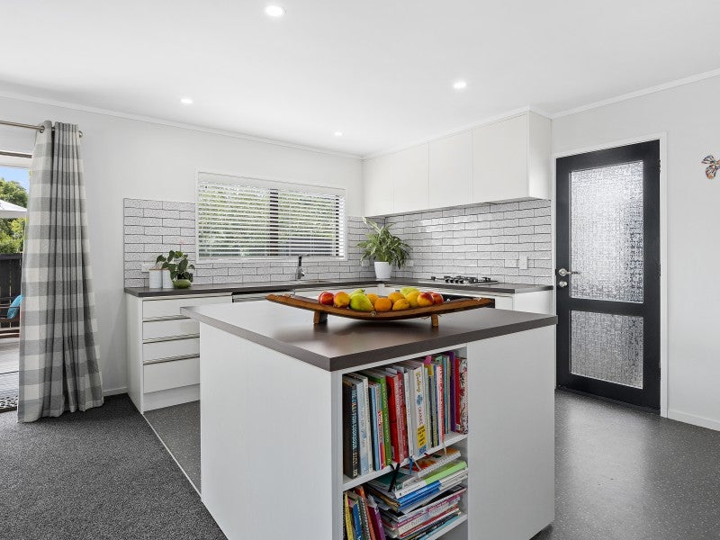 4 Rutherford Street, Otumoetai, Tauranga - Carousel 2