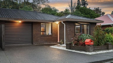 1/8 Torvill and Dean Lane, Cashmere, Christchurch - Carousel 1