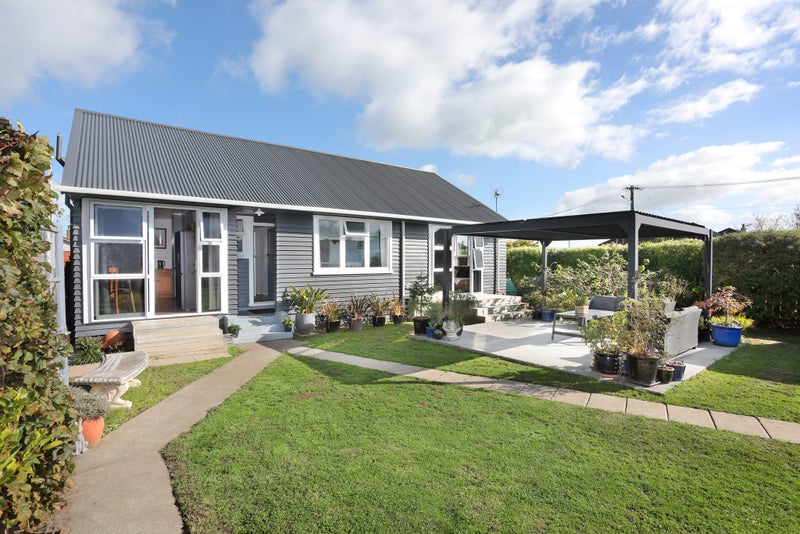 10 Kittyhawk Row, Bulls - Carousel 1