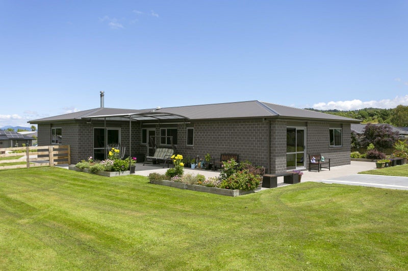 8 Kahikatea Drive, Taupo - Carousel 1