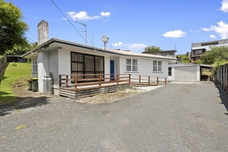 25 Manapouri Place, Glenview, Hamilton - Carousel 2