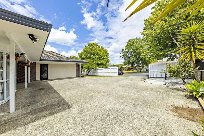 147 Millhouse Drive, Golflands, Auckland - Carousel 2