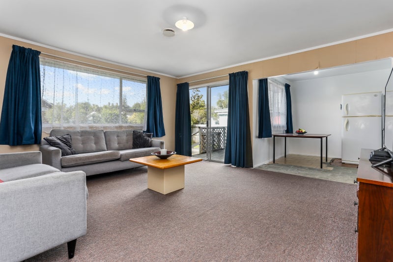 22 Serwayne Place, Sunnyvale, Auckland - Carousel 1