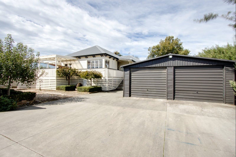 12 Farndon Road, Clive, Hastings - Carousel 32