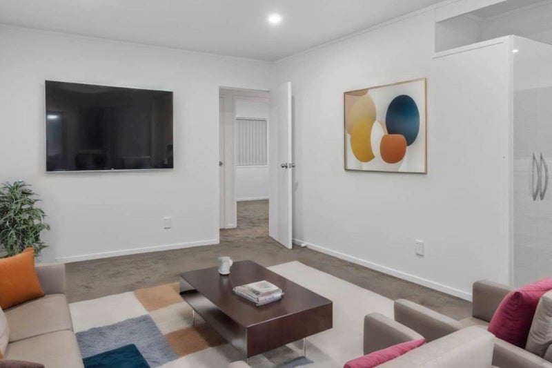 2/4 Roys Road, Weymouth, Auckland - Carousel 2