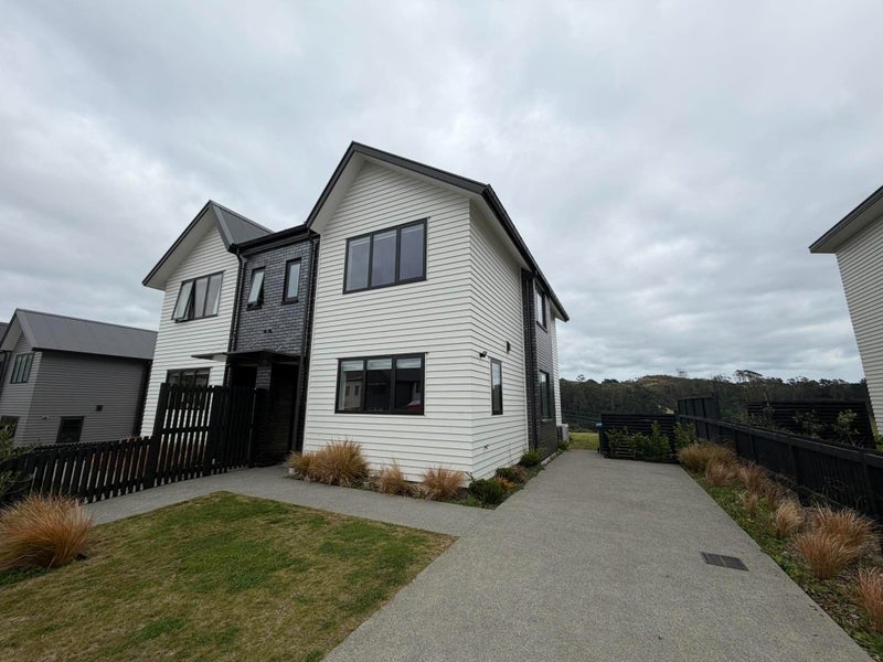 38 Turtleback Avenue, Whitby, Porirua - Carousel 19
