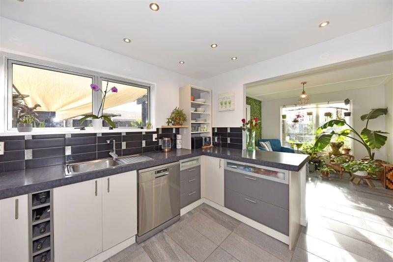 2/16 Steadman Road, Broomfield, Christchurch - Carousel 1