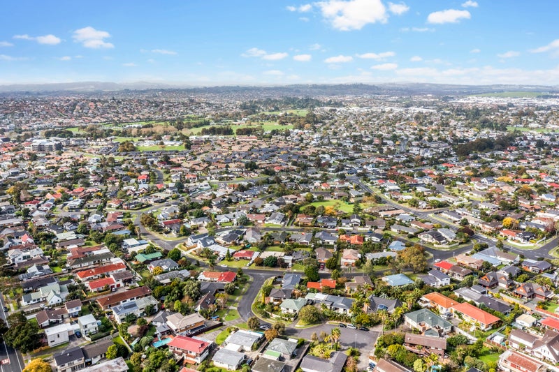 6 Chip Grove, Sunnyhills, Auckland - Carousel 32