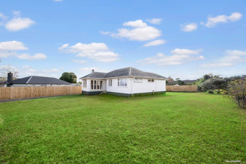 20 Ozich Avenue, Te Atatu South, Auckland - Carousel 1