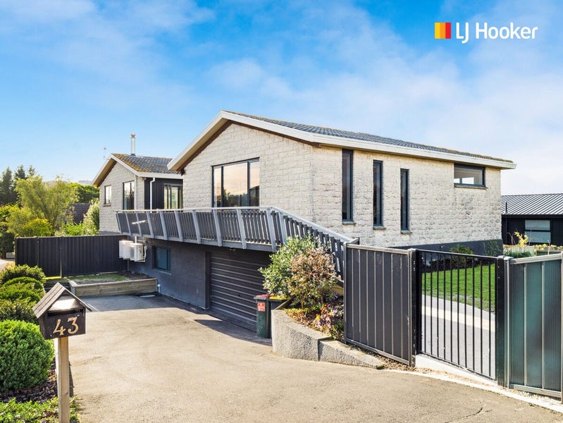 43 Walton Park Avenue, Fairfield, Dunedin - Carousel 1