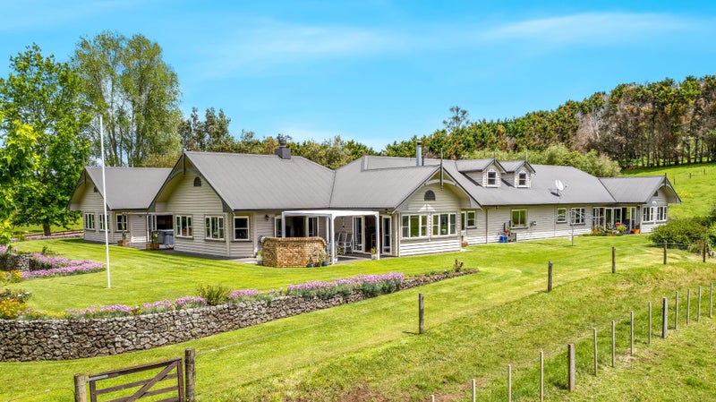 7045 State Highway 1, Pakaraka - Carousel 1