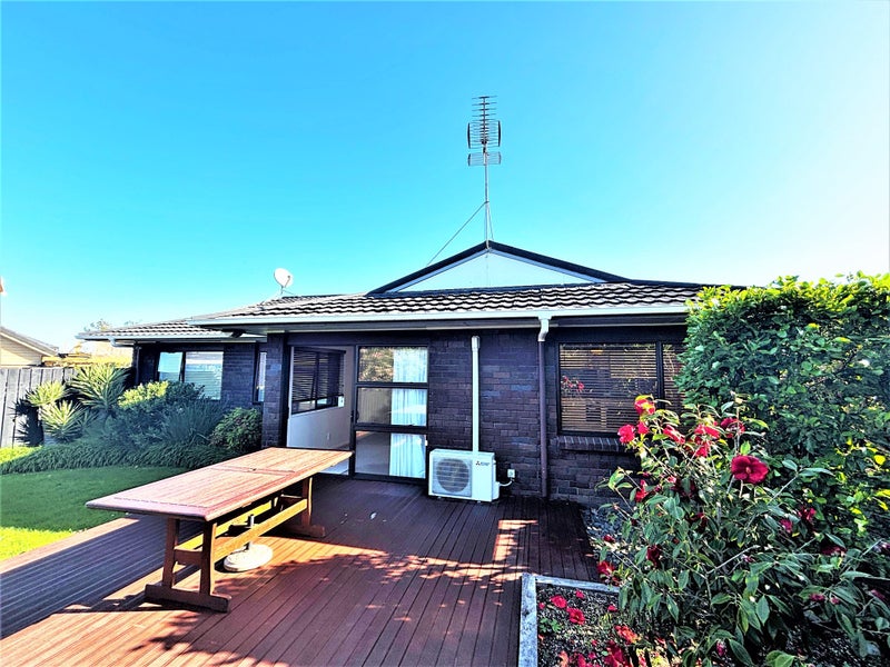 2/79 Mirrabooka Avenue, Botany Downs, Auckland - Carousel 1