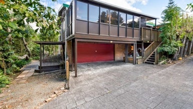 2/718 Beach Road, Browns Bay, Auckland - Carousel 1