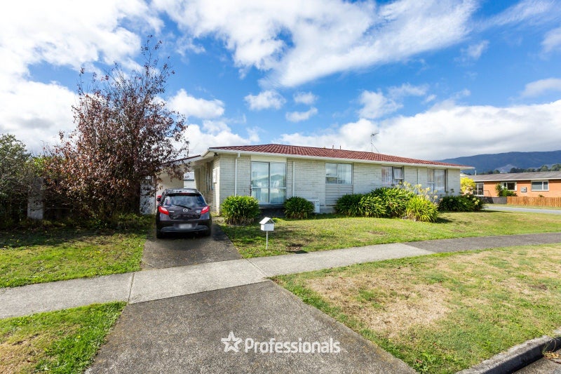 2/12 Tacoma Drive, Totara Park, Upper Hutt - Carousel 2