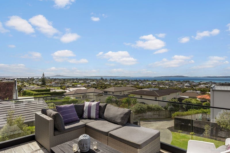 21 Liberty Crescent, Beachlands, Auckland - Carousel 2