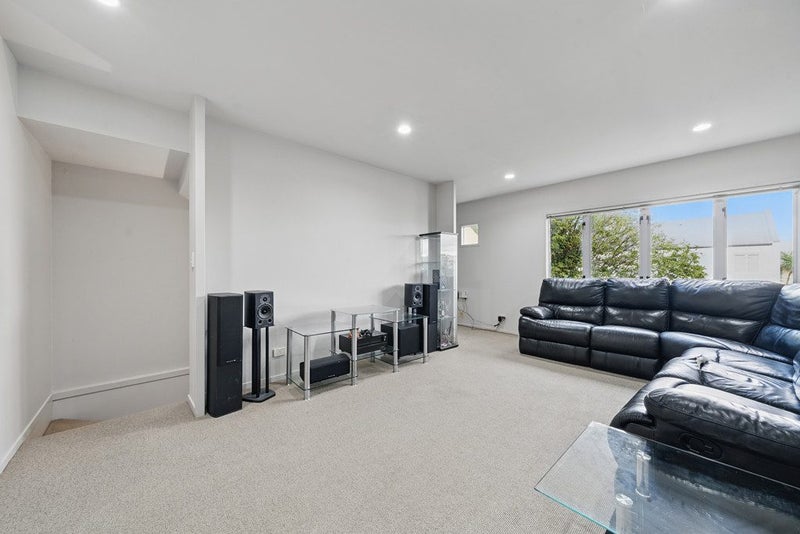 27 Winery Way, Henderson, Auckland - Carousel 2