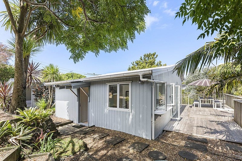 9 Giles Road, Ostend, Waiheke Island - Carousel 2