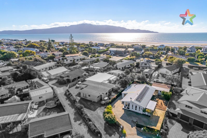 51 Olive Terrace, Paraparaumu Beach, Paraparaumu - Carousel 1