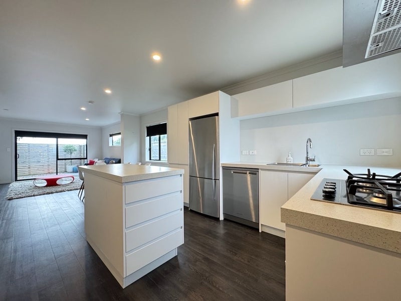 23/9 Surrey Street, Tawa, Wellington - Carousel 1