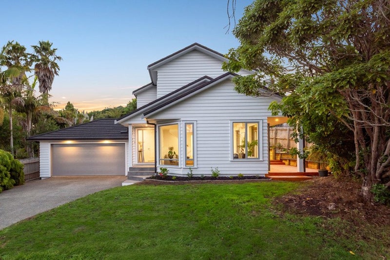 18 Greenleaf Way, Northcross, Auckland - Carousel 2