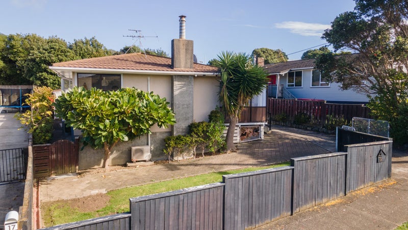 19 Paenui Street, Titahi Bay, Porirua - Carousel 1