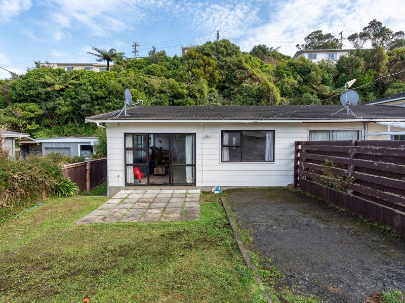 42A Salford Street, Newlands, Wellington - Carousel 1
