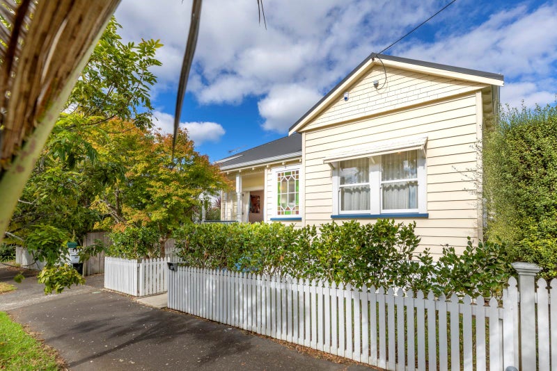 52A Sackville Street, Grey Lynn, Auckland - Carousel 1