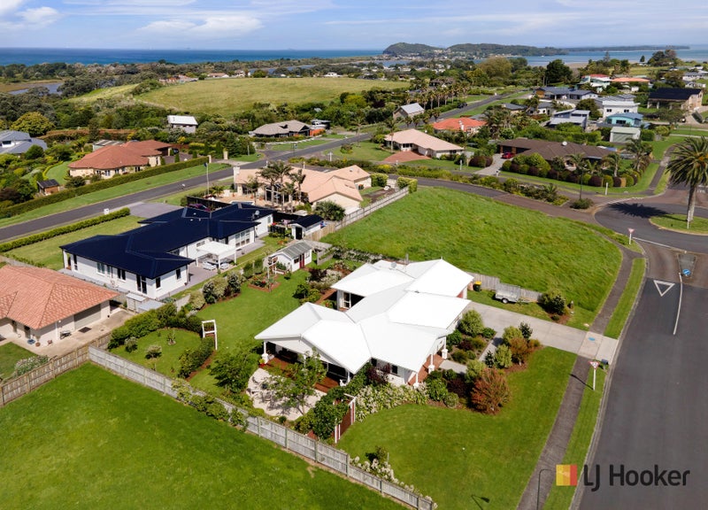 4 SEA VSTA, Athenree, Waihi Beach - Carousel 30